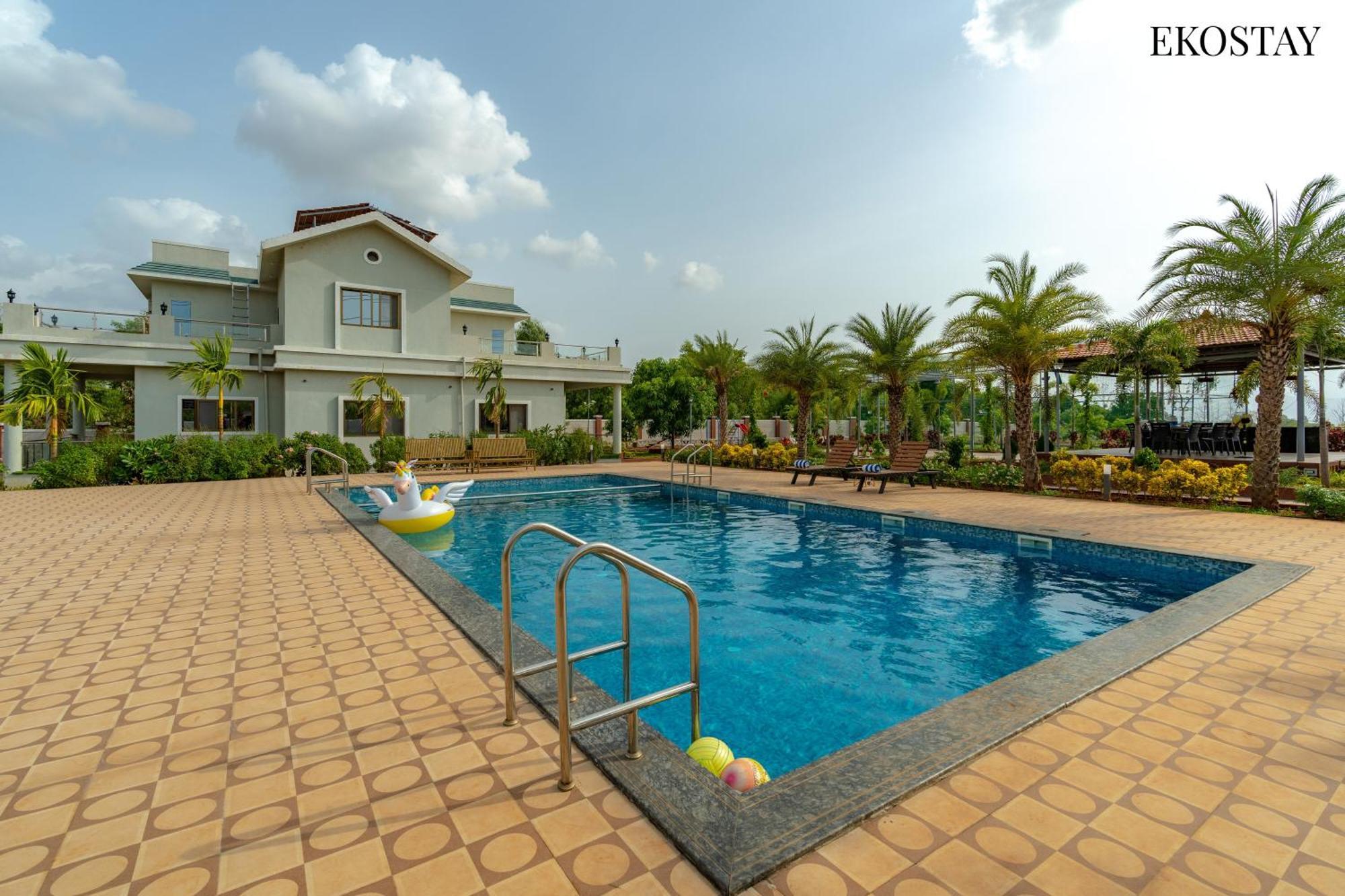 Ekostay Gold Palm Estate I Cricket Turf I Rain Dance I 2 Acre Property Karjat Exteriör bild