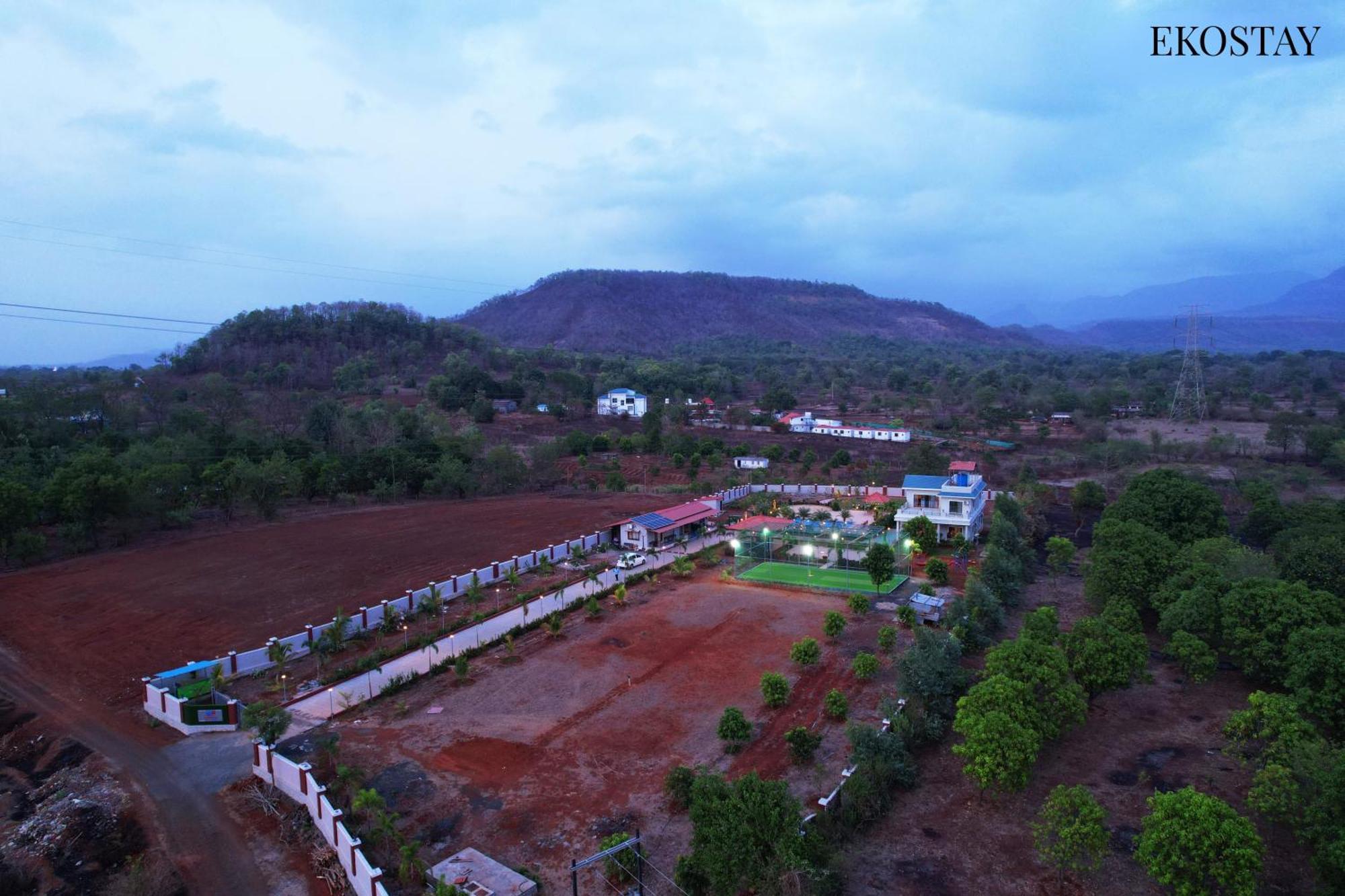 Ekostay Gold Palm Estate I Cricket Turf I Rain Dance I 2 Acre Property Karjat Exteriör bild